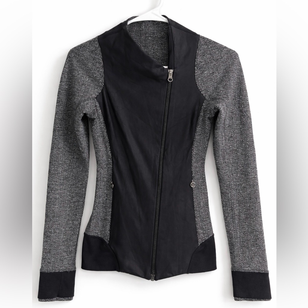 Lululemon Size 2 Black Moto Jacket Herringbone Knit Faux Leather Excellent